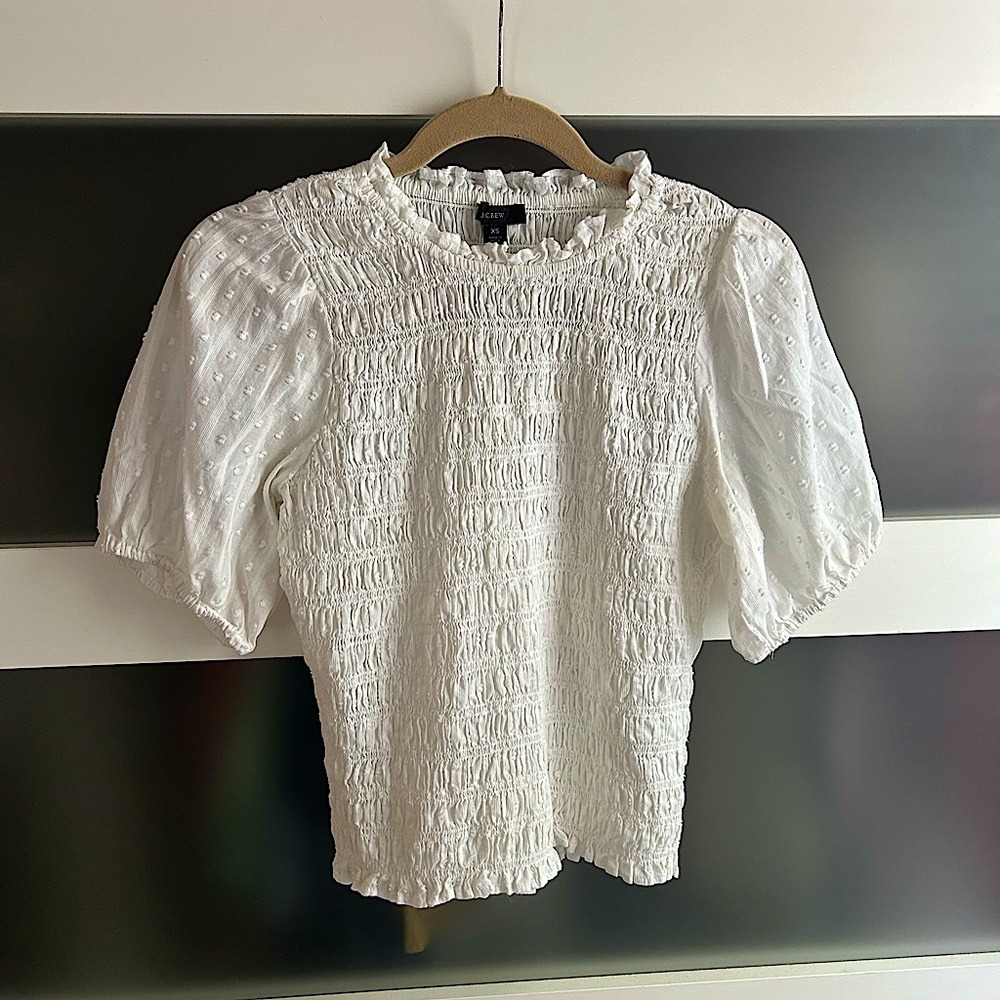 White Jcrew slight puff sleeves top. Fits TTS. Like new!